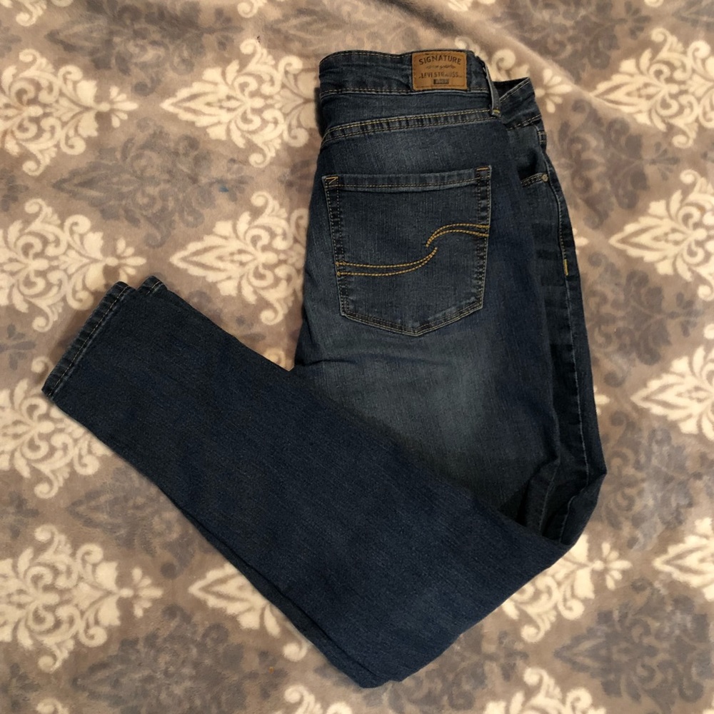 Signature Levi mid rise skinny jeans